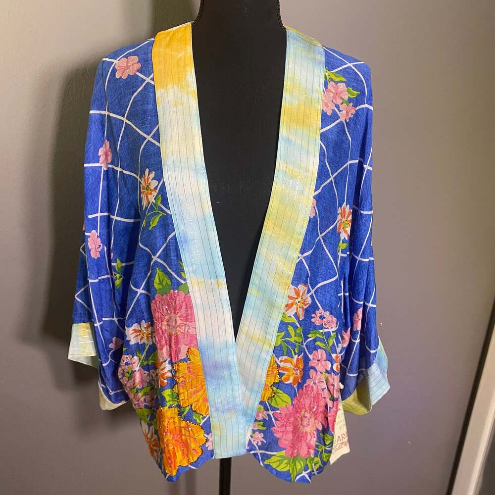 Aratta‎ Garden of Eden Kimono One Size Short Kimono with Vibrant Colors NWT